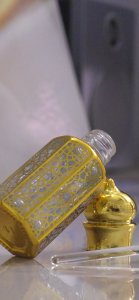Zaheer Attar - Bold Oriental Woody Spicy Perfume Oil - Long Lasting, Alcohol-Free, Concentrated Fragrance (3ml)